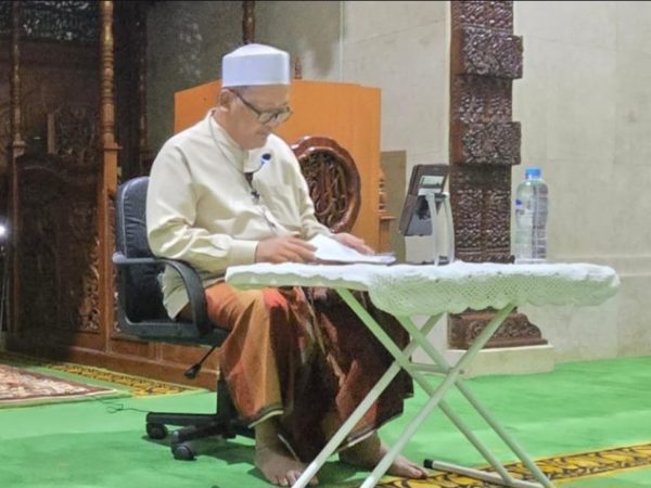 Mengupas Rahasia Cinta dan Syafaat Sang Nabi dalam Kajian Subuh Kitab "Misykatul Anwar"